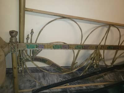 bed old heavy