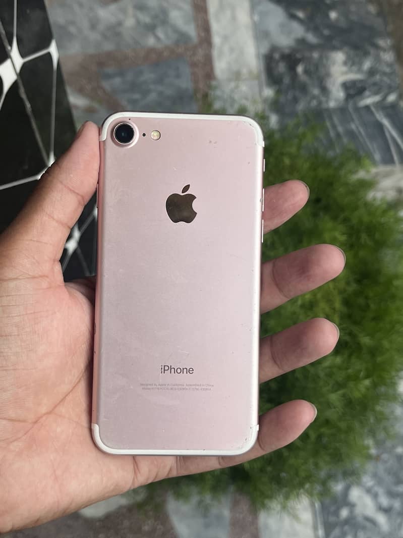 Apple iPhone 7 0