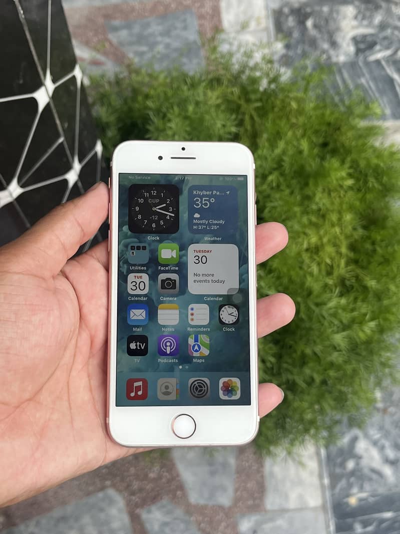 Apple iPhone 7 1
