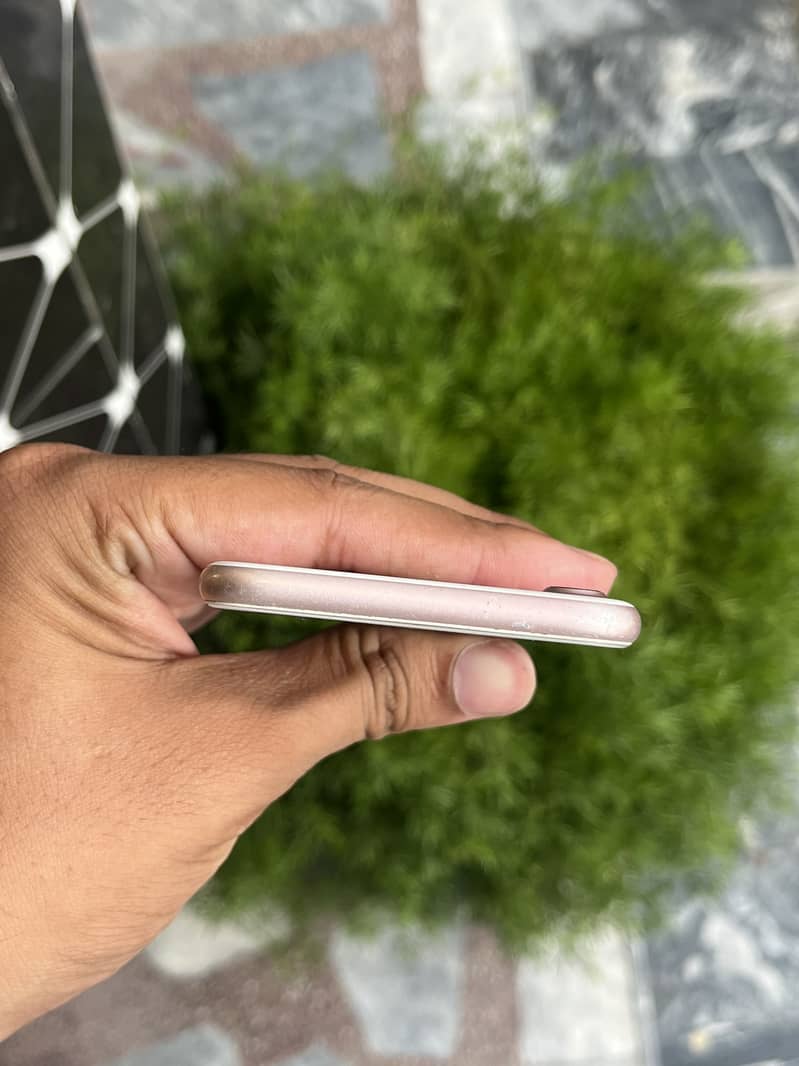 Apple iPhone 7 3