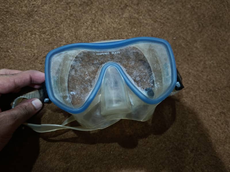 Diving goggles 0