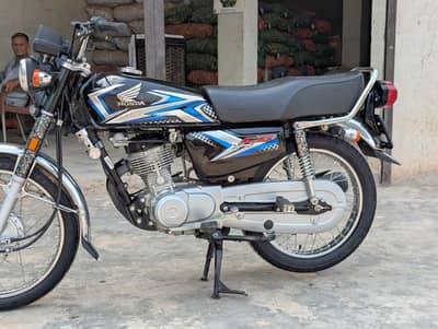 black colour 125 2025 model