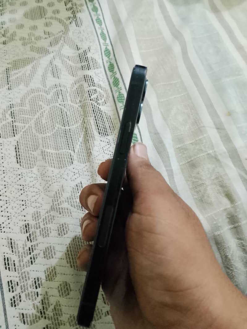 Apple iPhone 12 1