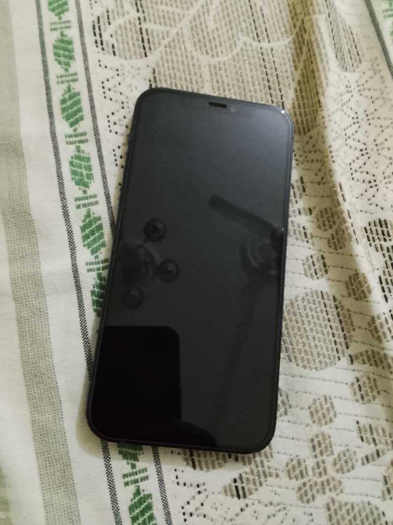 Apple iPhone 12 4