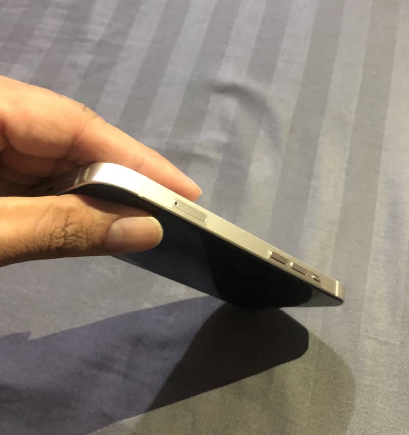 Apple iPhone 13 2