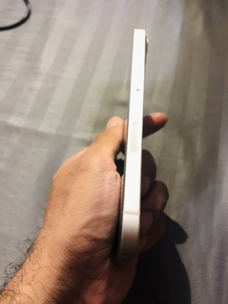 Apple iPhone 13 3