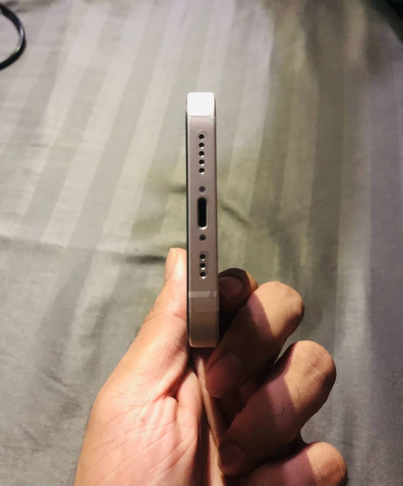 Apple iPhone 13 6