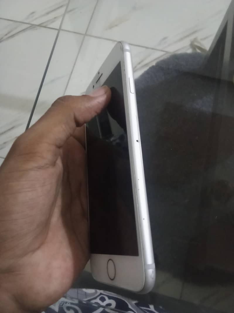 Apple iPhone 8 1