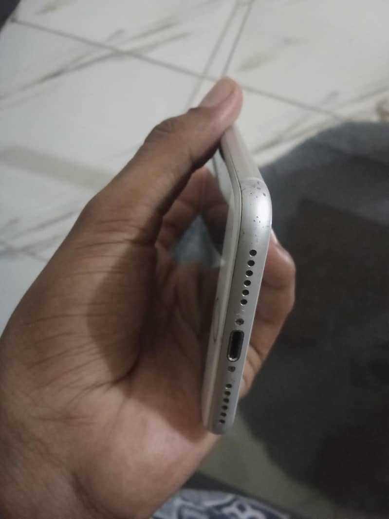 Apple iPhone 8 4