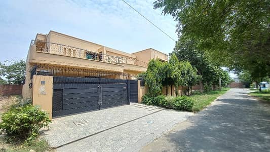 1 Kanal Beautiful House Available For Sale in B Block