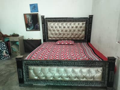 Premium King Size Bed – Well Maintained