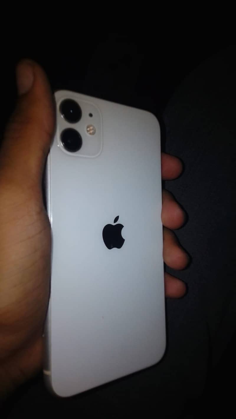 Apple iPhone 11 3