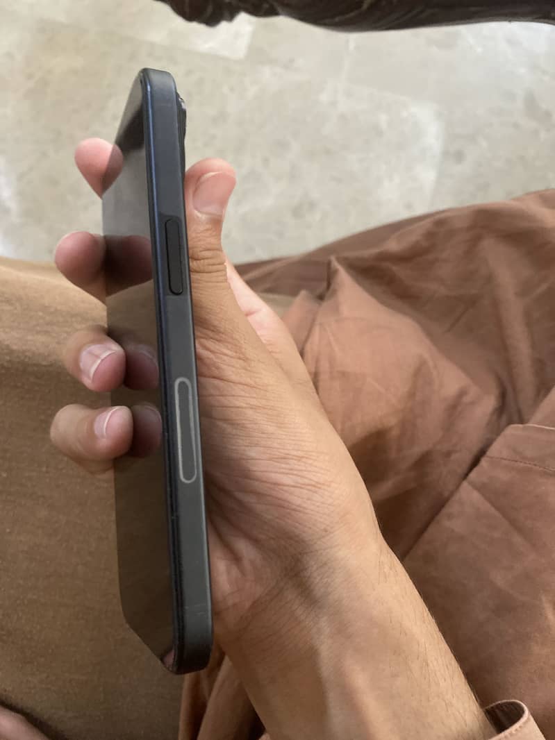 Apple iPhone 15 2