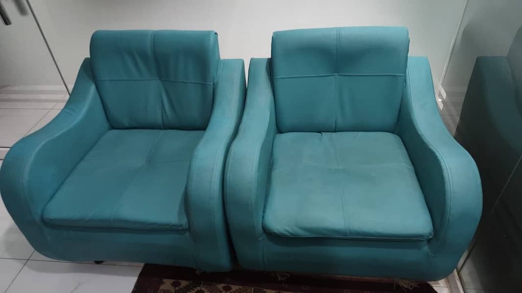 Sofa set available 2