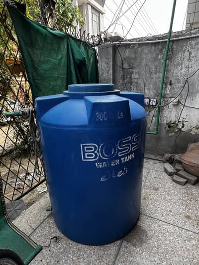 300 Gallons 10/10 water tank like brand new