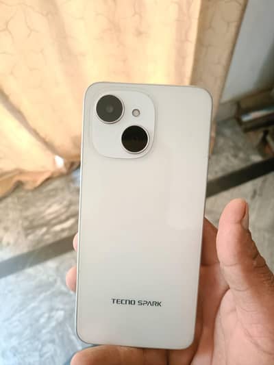 tecno spark 40c.  4/128.6000 mah battery