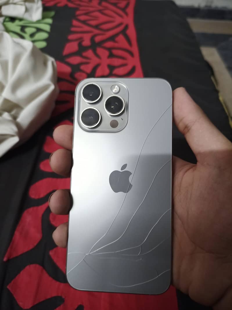 Apple iPhone 15 Pro Max 2