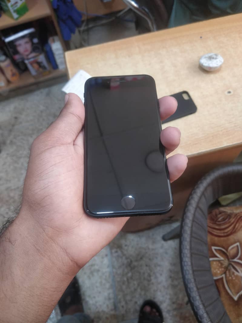 Apple iPhone SE 6