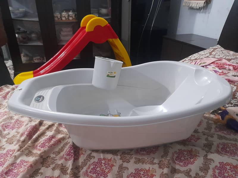 Bath tub 1