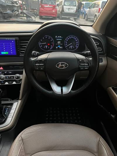 Hyundai Elantra 2022