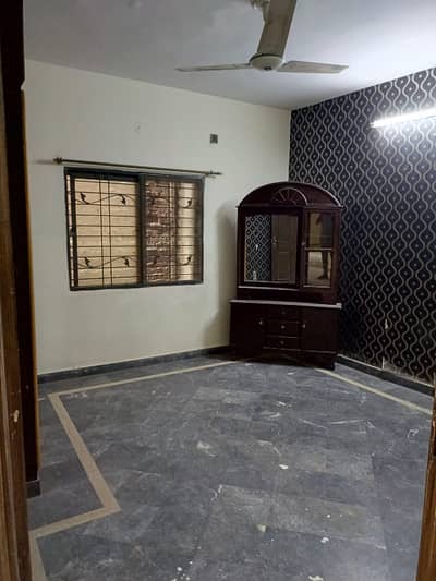 10 Marla Upper Portion For Rent ( Peer Colony )