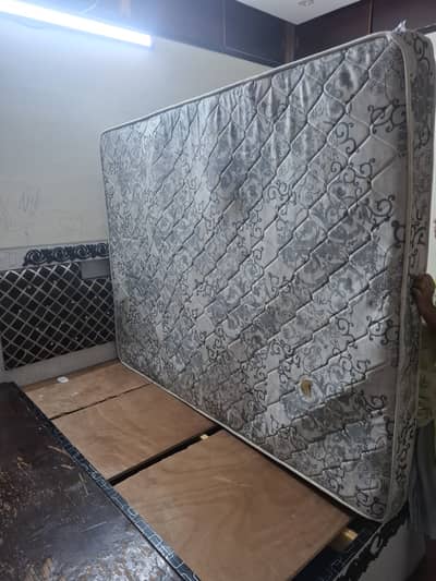 Queen Size Foam Mattress 4 Inch | Medicated | Good Condition