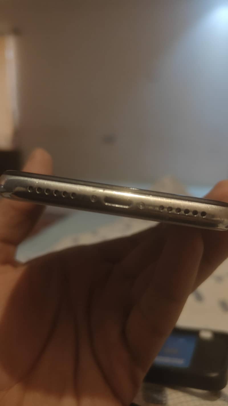 Apple iPhone X 3