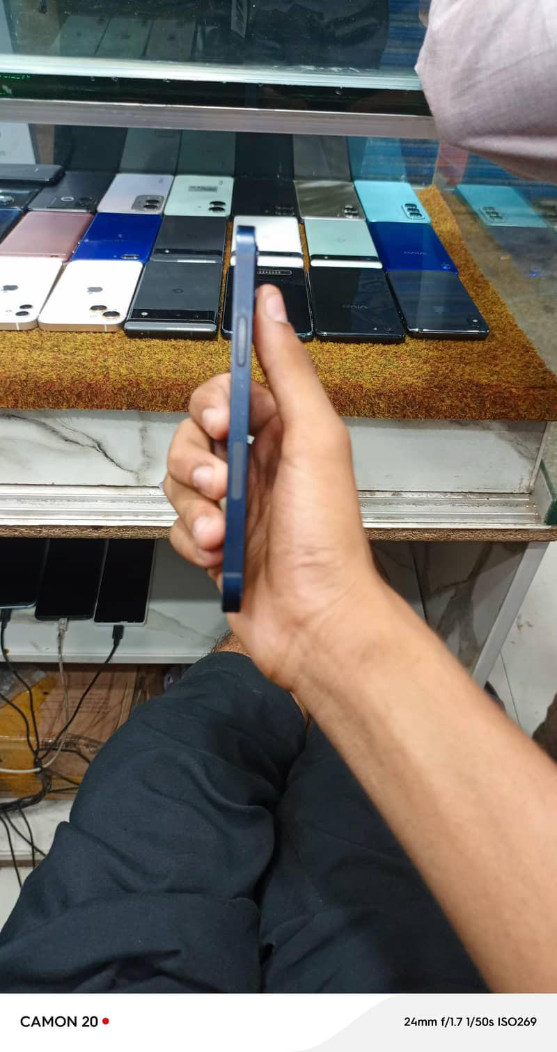Apple iPhone 12 6