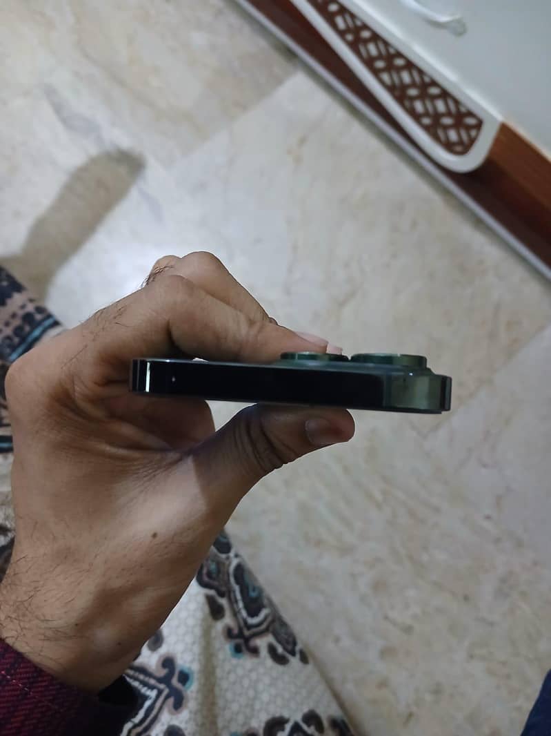 Apple iPhone 13 Pro 1
