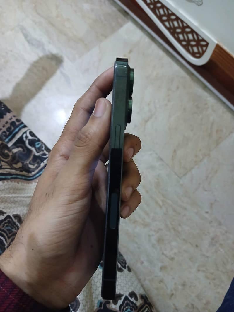 Apple iPhone 13 Pro 2