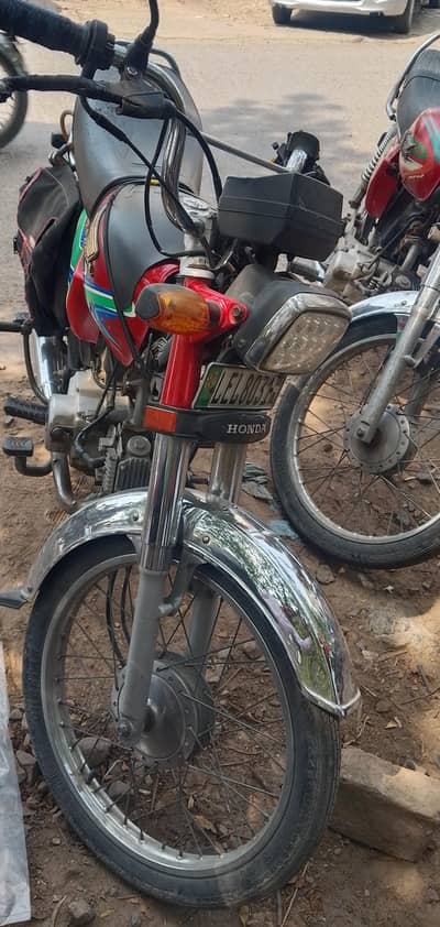 Honda 70/ New tyre/ chain garari set