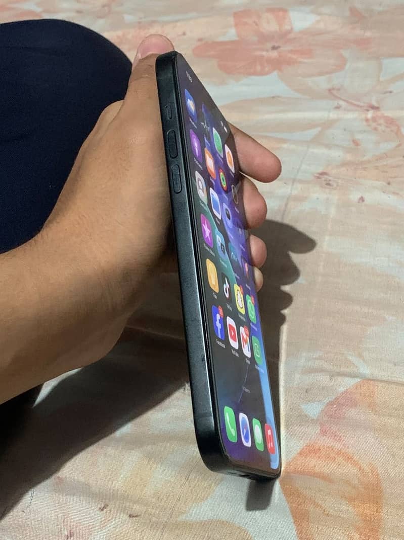 Apple iPhone 15 plus 4
