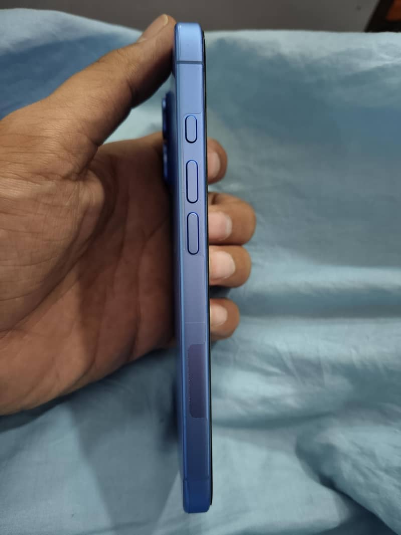Apple iPhone 16 2