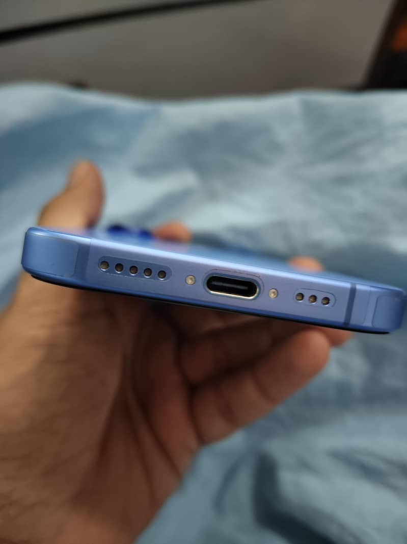Apple iPhone 16 3