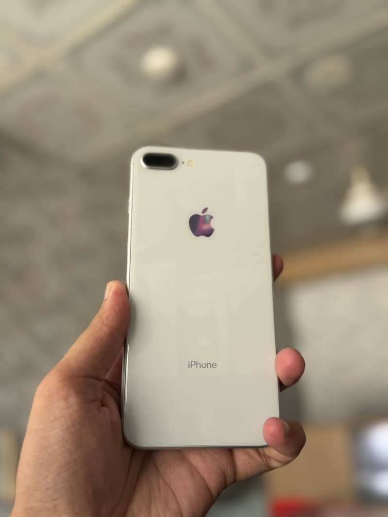 Apple iPhone 8 Plus 0