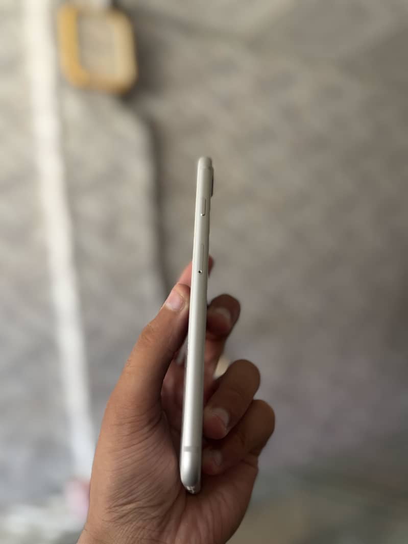 Apple iPhone 8 Plus 4