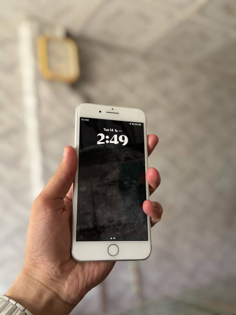 Apple iPhone 8 Plus 5