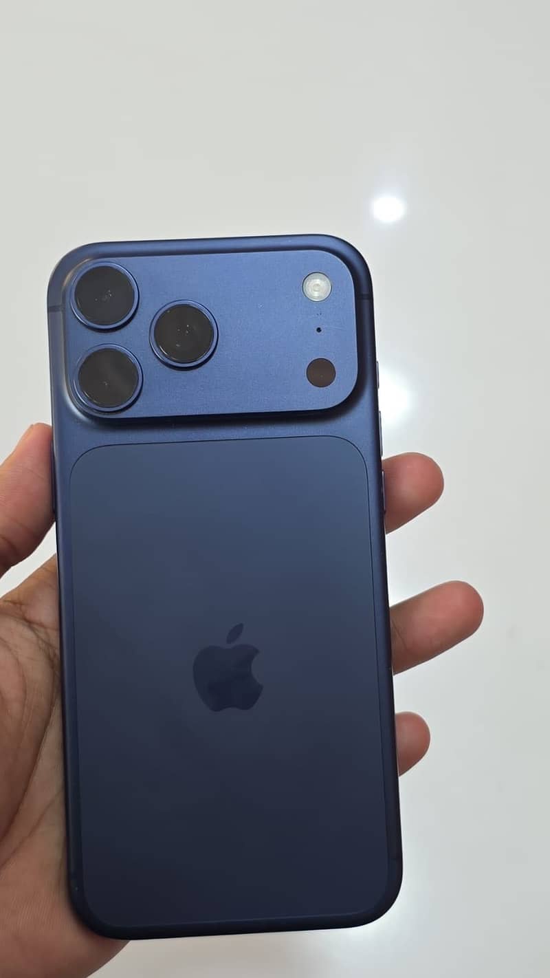 Apple iPhone 17 Pro Max 1