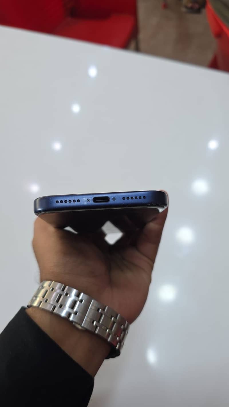 Apple iPhone 17 Pro Max 4