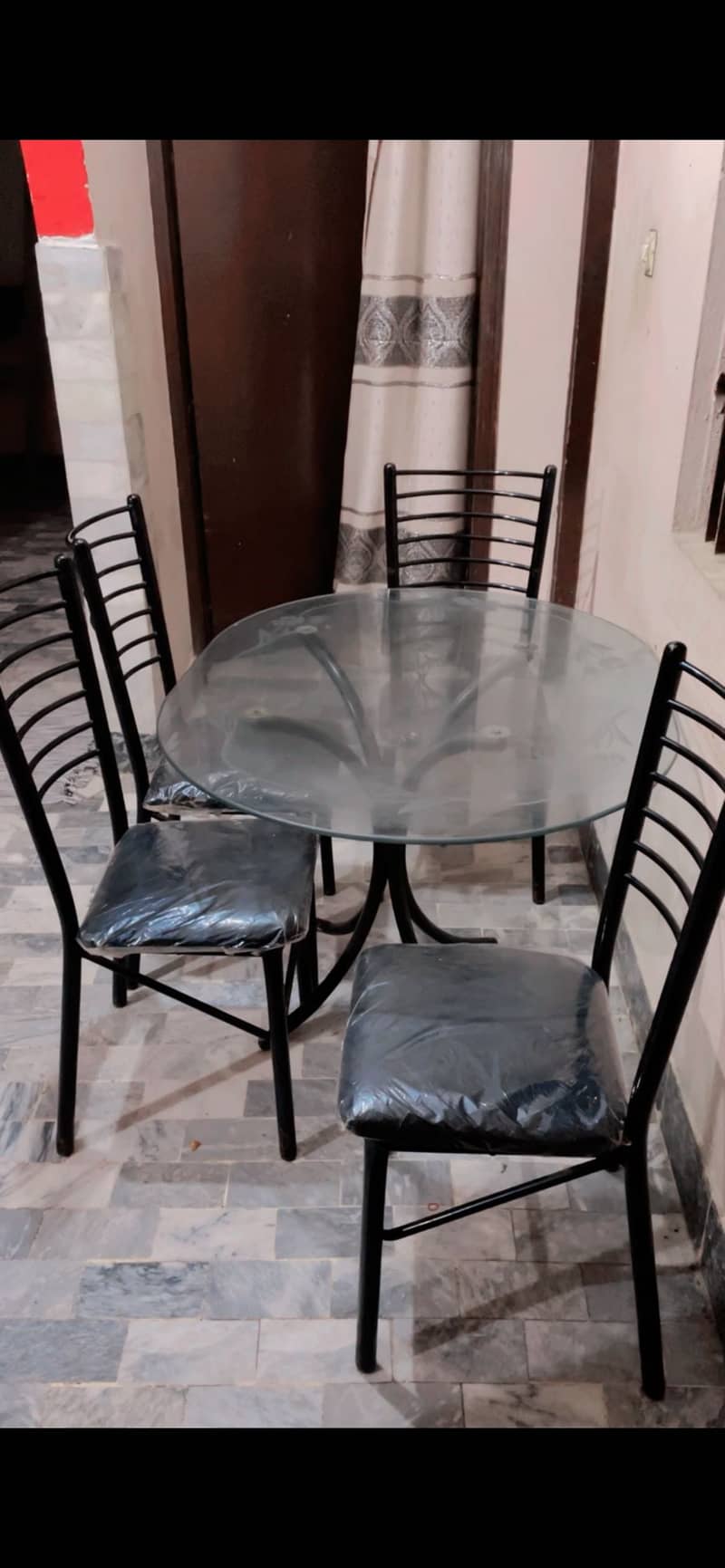 Dining table 4 seater 1