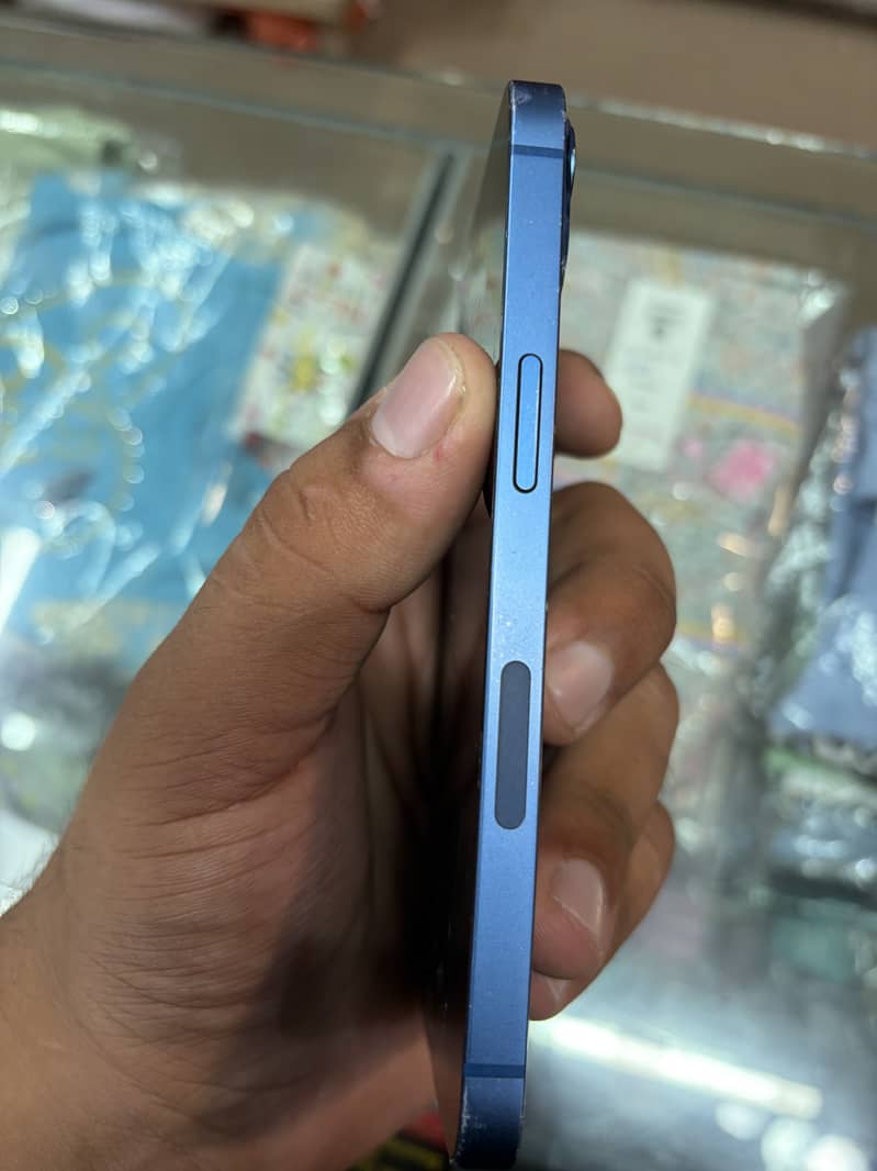 Apple iPhone 13 2