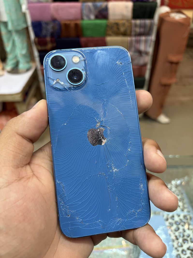 Apple iPhone 13 4
