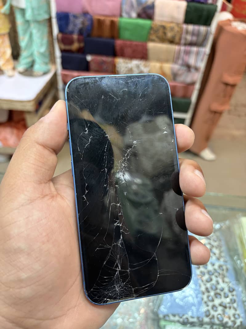 Apple iPhone 13 8