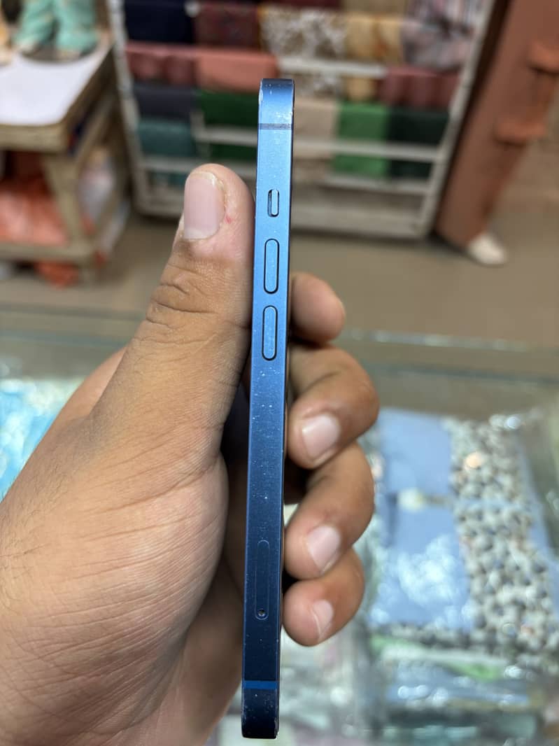 Apple iPhone 13 11