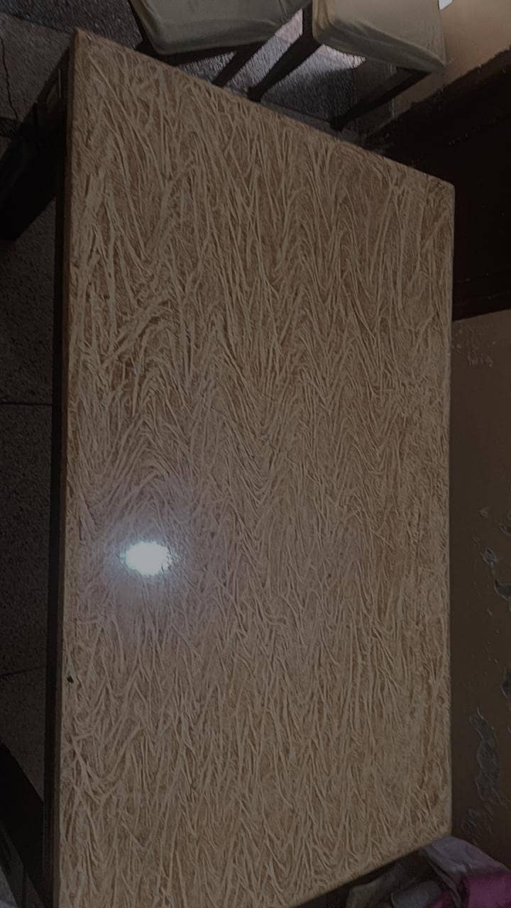 Elegant Dining Table for Sale – Excellent Condition 1