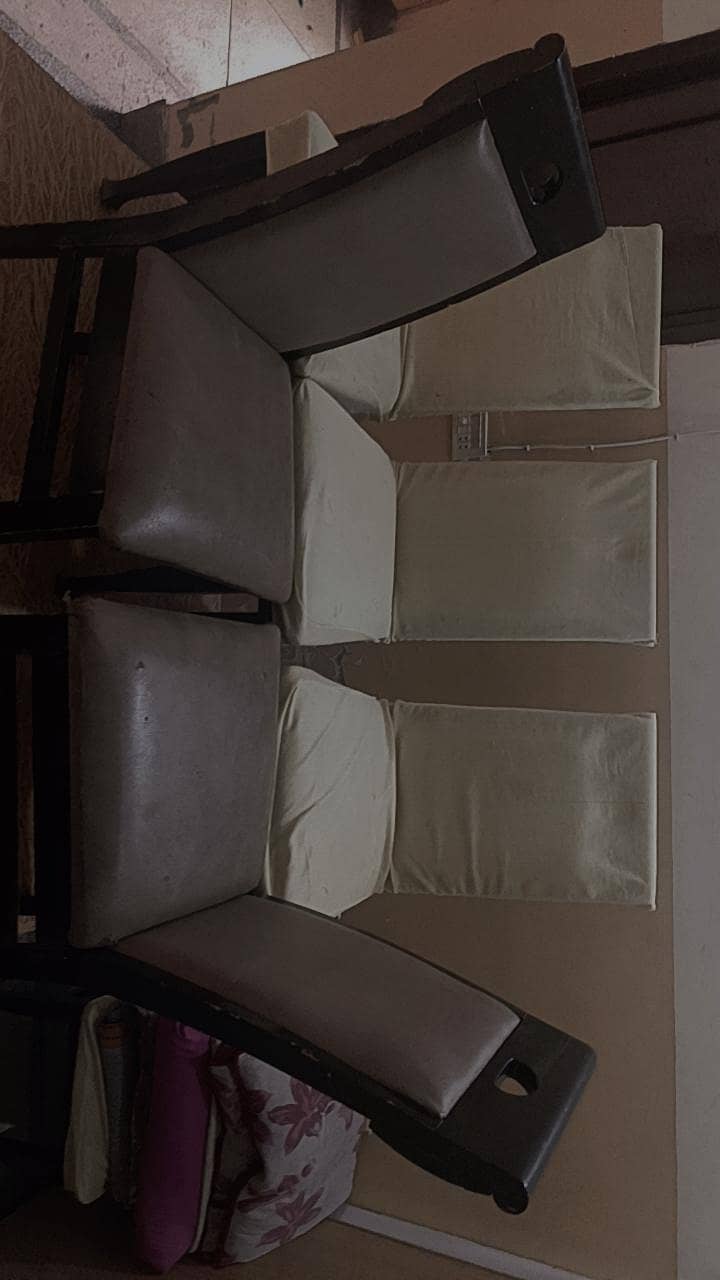 Elegant Dining Table for Sale – Excellent Condition 2