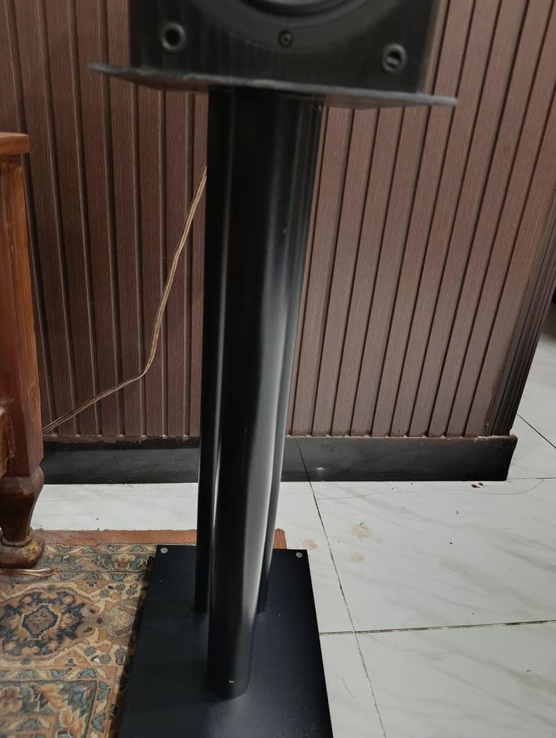 Speaker Stands 2