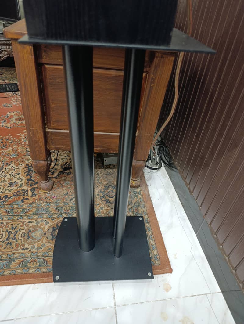 Speaker Stands 3