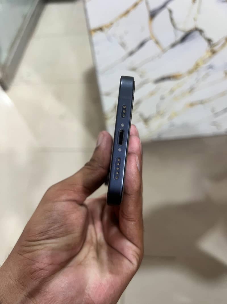 Apple iPhone 12 4