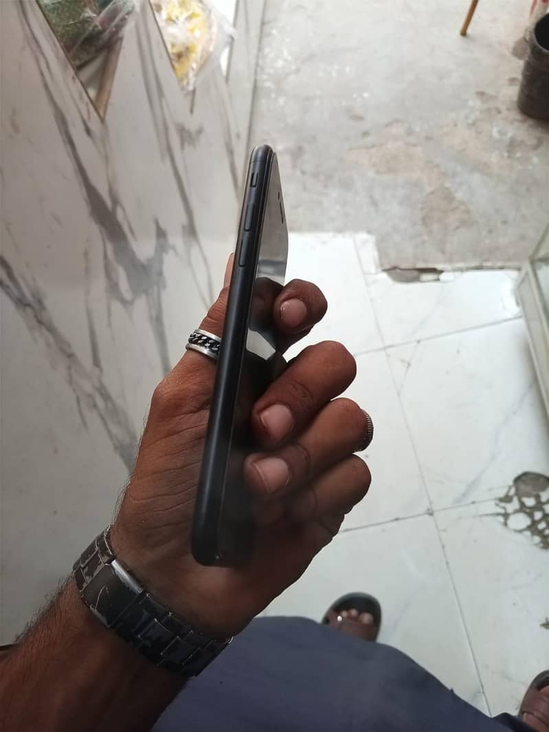 Apple iPhone 7 1